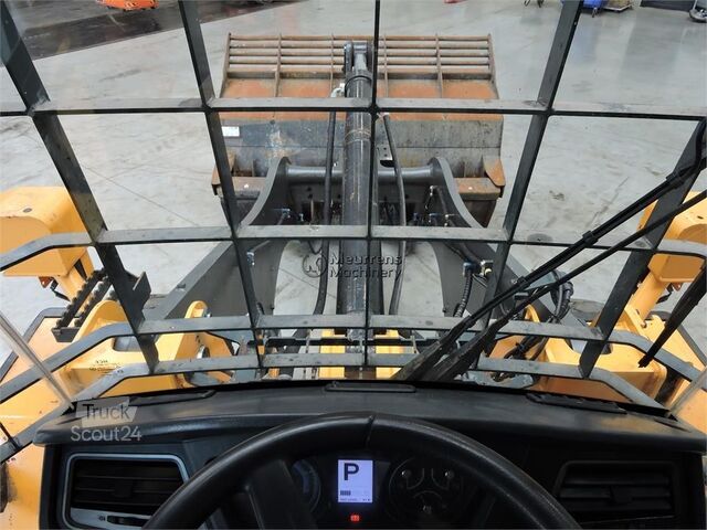 Chargeuse sur pneus HYUNDAI HL955A