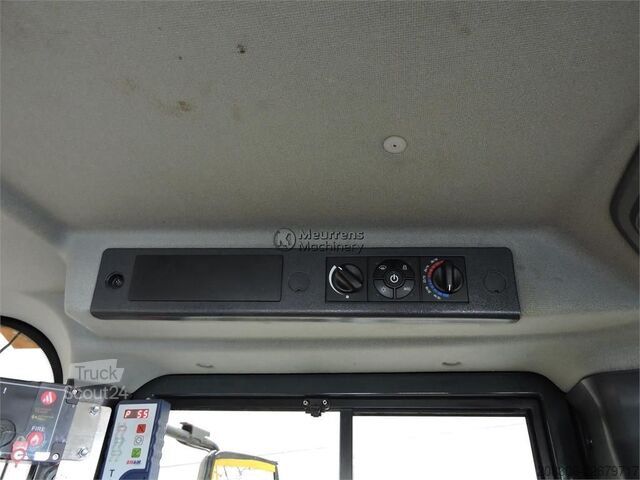 Chargeuse sur pneus HYUNDAI HL955A