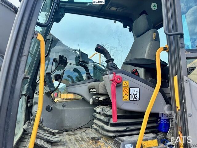 Goseniški bager Volvo EC250DL Excavator w/ Rototilt, 2 Buckets and GPS
