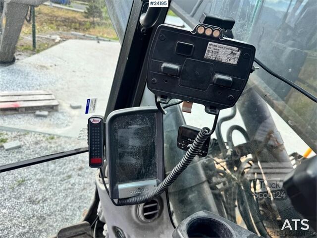 Goseniški bager Volvo EC250DL Excavator w/ Rototilt, 2 Buckets and GPS
