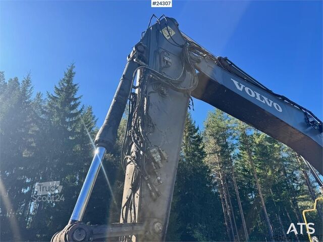 Tela-alustainen kaivinkone Volvo EC290CL Excavator w/ Rototilt and 2 Buckets WATCH