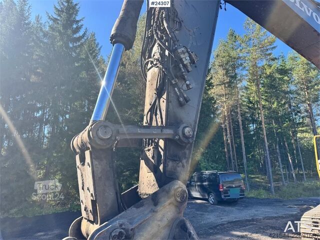 Tela-alustainen kaivinkone Volvo EC290CL Excavator w/ Rototilt and 2 Buckets WATCH