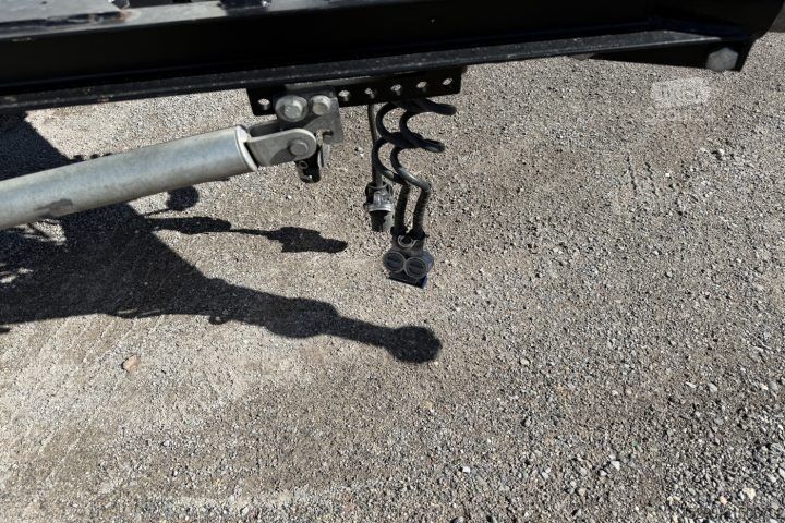 Відкритий причіп з тентом Schwarzmüller T-Serie Brücke / Swiss-Vehicle