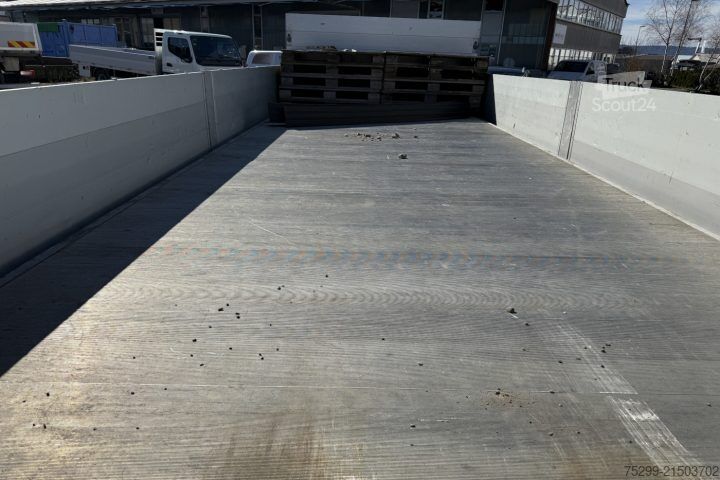 Відкритий причіп з тентом Schwarzmüller T-Serie Brücke / Swiss-Vehicle