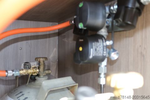 Kemperis/kemperis automobīlis Carado T 447