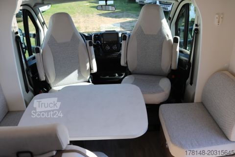 Kemperis/kemperis automobīlis Carado T 447