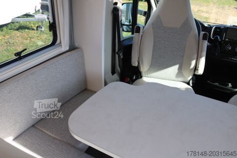 Kemperis/kemperis automobīlis Carado T 447