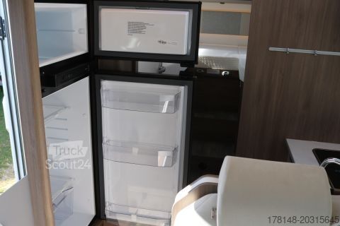 Kemperis/kemperis automobīlis Carado T 447