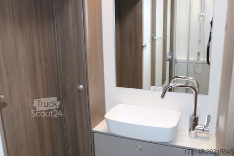 Kemperis/kemperis automobīlis Carado T 447