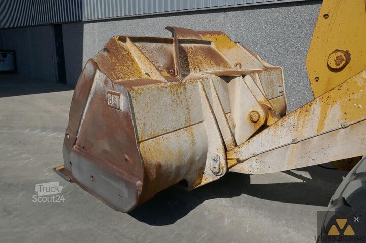 Utovarivač točkova Caterpillar 962K
