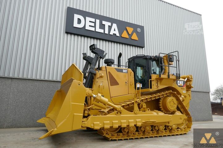 Buldozeris Caterpillar D8T