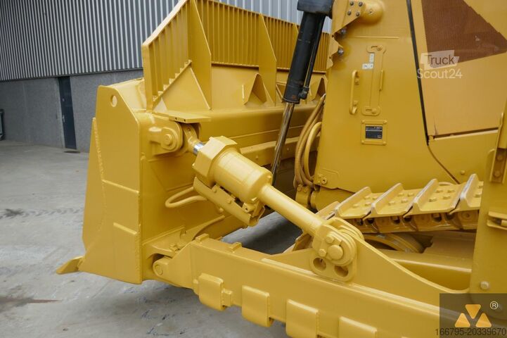 Buldozeris Caterpillar D8T