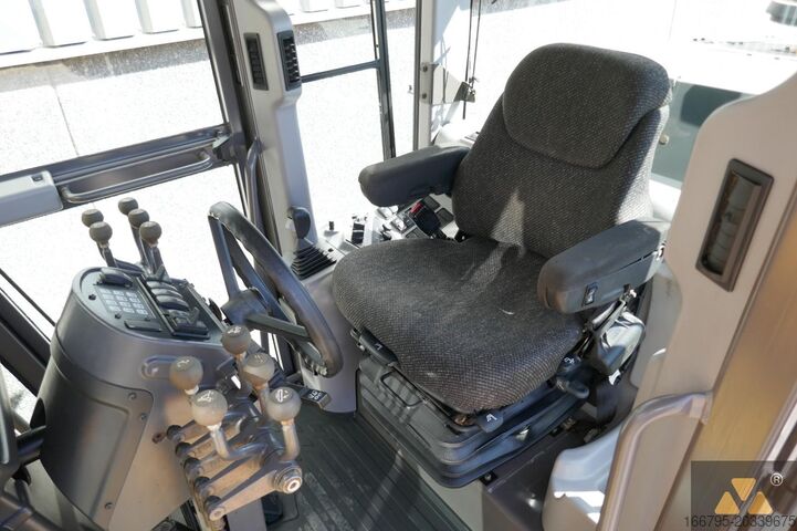 Grader Volvo G946B AWD