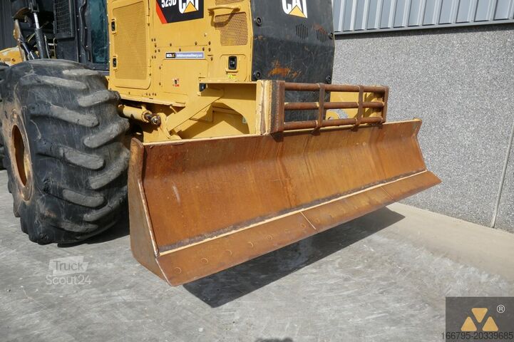 Skidder Caterpillar 525D