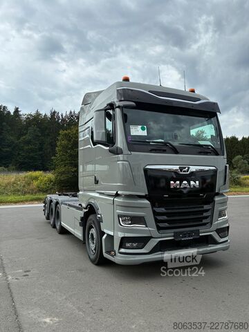 Tovornjak s kavljem za kontejnerje MAN TGX 37.540