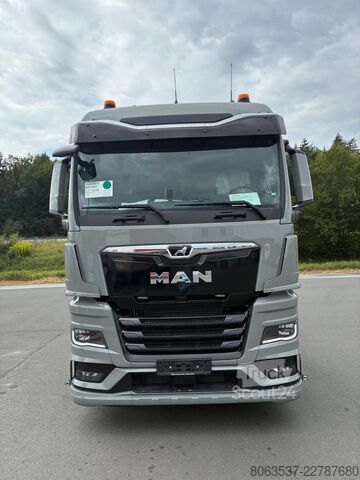Tovornjak s kavljem za kontejnerje MAN TGX 37.540