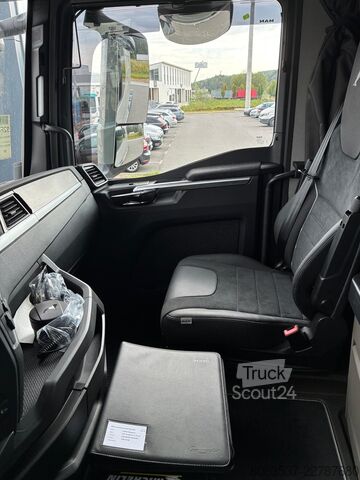 Tovornjak s kavljem za kontejnerje MAN TGX 37.540