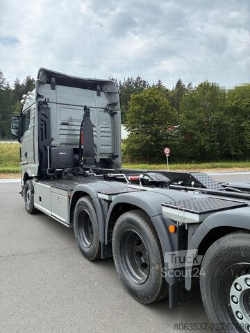 Tovornjak s kavljem za kontejnerje MAN TGX 37.540