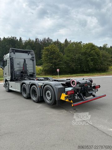 Tovornjak s kavljem za kontejnerje MAN TGX 37.540