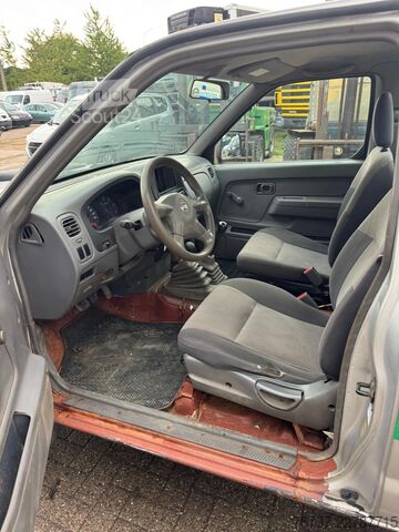 Terensko vozilo Nissan Pick-up **NP300-4X4**