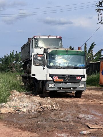 Tracteur routier standard Mercedes-Benz Actros 3340