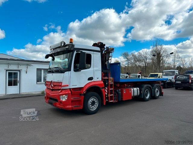 Саміоскид MERCEDES-BENZ Arocs 2532 Abrollkipper KRAN FUNK lift/lenk