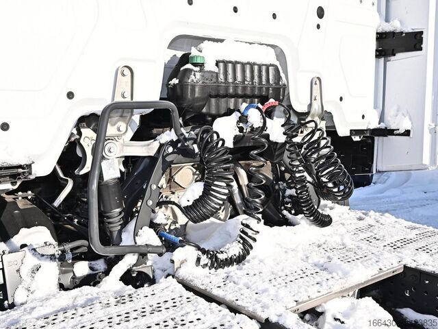 Volumen SZM Mercedes-Benz Actros 1851 LSnRL 4x2 LowLiner höhenverst Sattelkupplung