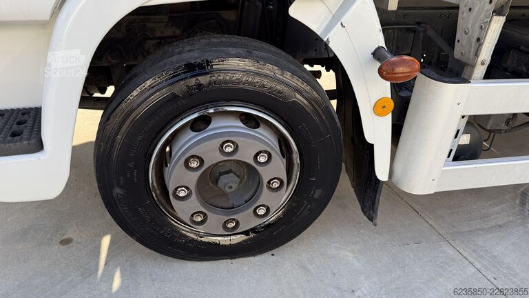пътна помощ Iveco EUROCARGO 120 EL 18 CARROATTREZZI