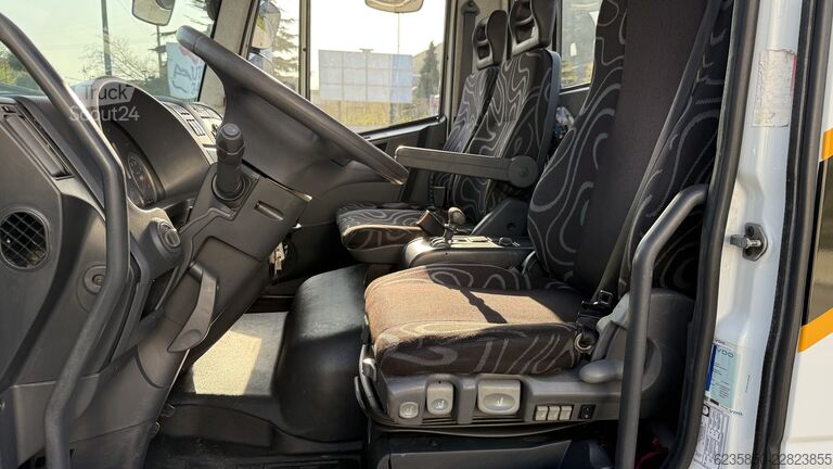 пътна помощ Iveco EUROCARGO 120 EL 18 CARROATTREZZI