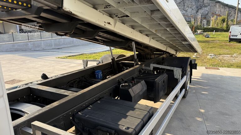 пътна помощ Iveco EUROCARGO 120 EL 18 CARROATTREZZI