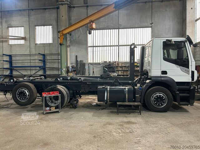 гаковий навантажувач Iveco Stralis AD260S31