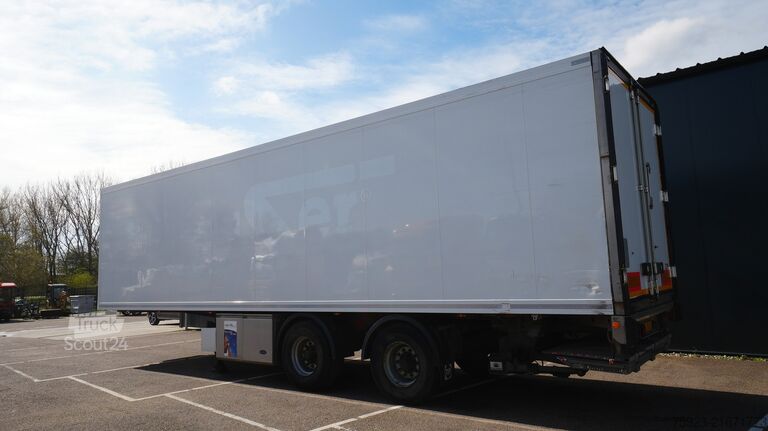 Transporte refrigerado/congelado Krone 2 axle frigo trailer with CARRIER VECTOR 1850 MT
