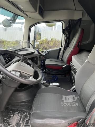 Standard tractor unit Volvo FH 500