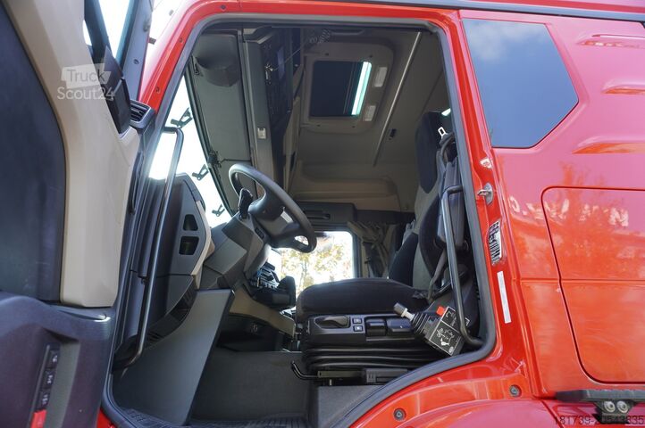 Traktora vienība MAN TGS 33.510 tractor unit / 6x4 / Sleeper