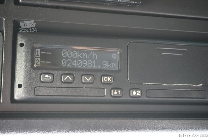 Traktora vienība MAN TGS 33.510 tractor unit / 6x4 / Sleeper