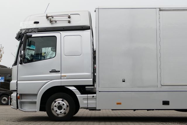 Furgão transportador de automóveis MERCEDES-BENZ Atego 822 Autotransporter Geschloss. Automatik