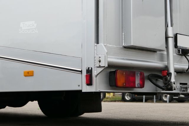 Furgão transportador de automóveis MERCEDES-BENZ Atego 822 Autotransporter Geschloss. Automatik