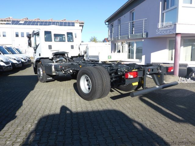 Kassevognchassis IVECO Eurocargo 180E32K Radstand.4.185mm 2-Stück MY 25