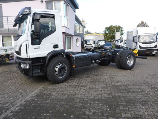 Kassevognchassis IVECO Eurocargo 180E32K Radstand.4.185mm 2-Stück MY 25