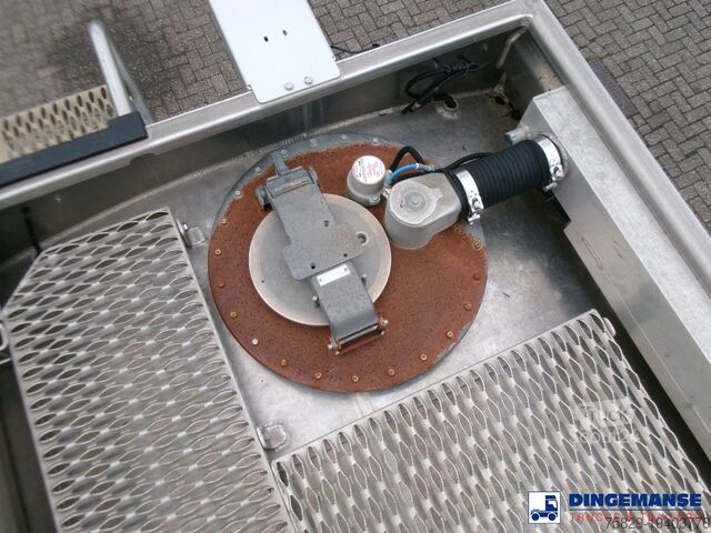 Cisterna Renault Premium 270 4x2 fuel tank 13.8 m3 / 4 comp