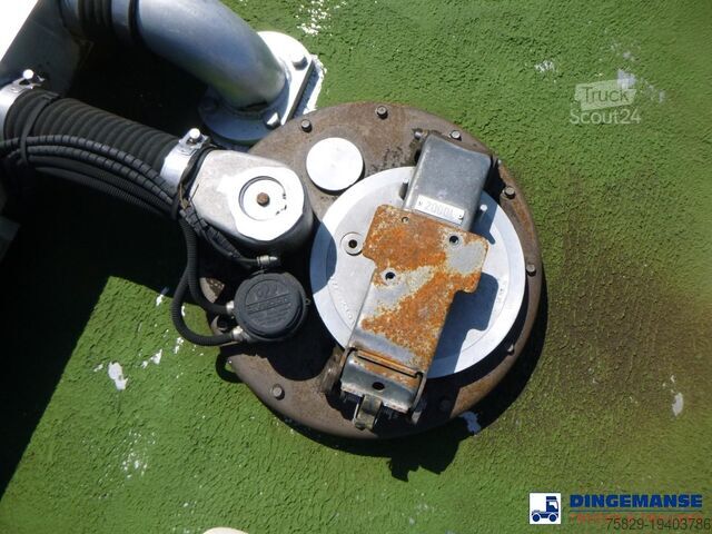 Camião-cisterna Renault Premium 270 dxi 4x2 fuel tank 13.7 m3 / 4 comp