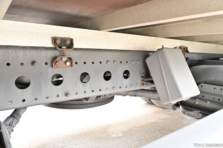 LKW mit Kofferaufbau Mercedes-Benz Atego 1330  E6 LBW Original 206t 2,70m 6 Sitzer