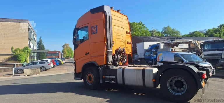 Volvo FH 500 Globbetrotter truck tractor Volvo FH 500 Globbetrotter