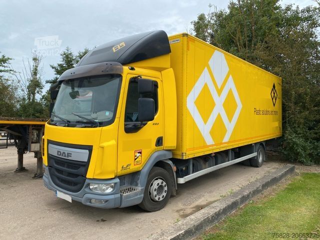 Dobozos teherautó DAF LF55 .220 12 Tonnen/ Schaltgetriebe / BLATT-BL