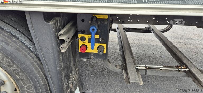 Puoliperävaunu Schmitz SKO24 L