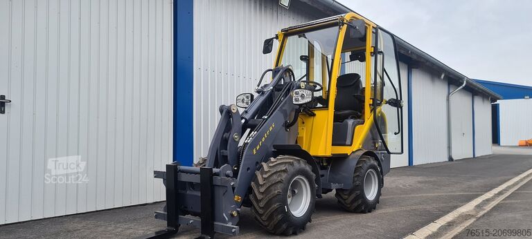 Lastmaskin för gÄrdsplanering Eurotrac W11 Kabine Schneeschild 1,60m