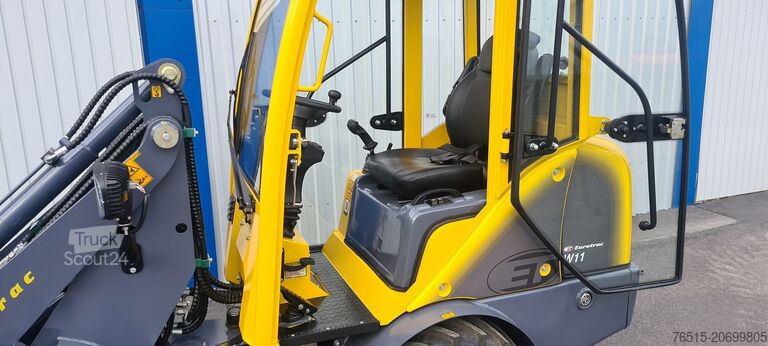 Lastmaskin för gÄrdsplanering Eurotrac W11 Kabine Schneeschild 1,60m