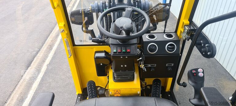 Lastmaskin för gÄrdsplanering Eurotrac W11 Kabine Schneeschild 1,60m