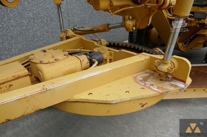 Równiarka Caterpillar 130G