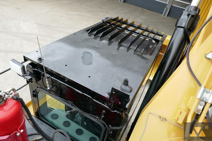 Koparka gąsienicowa Caterpillar 390F LME